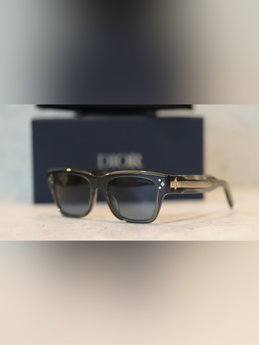 Dior Men’s CD Diamond S1I Light Green Frame/Blue Lens Sunglasses (New)